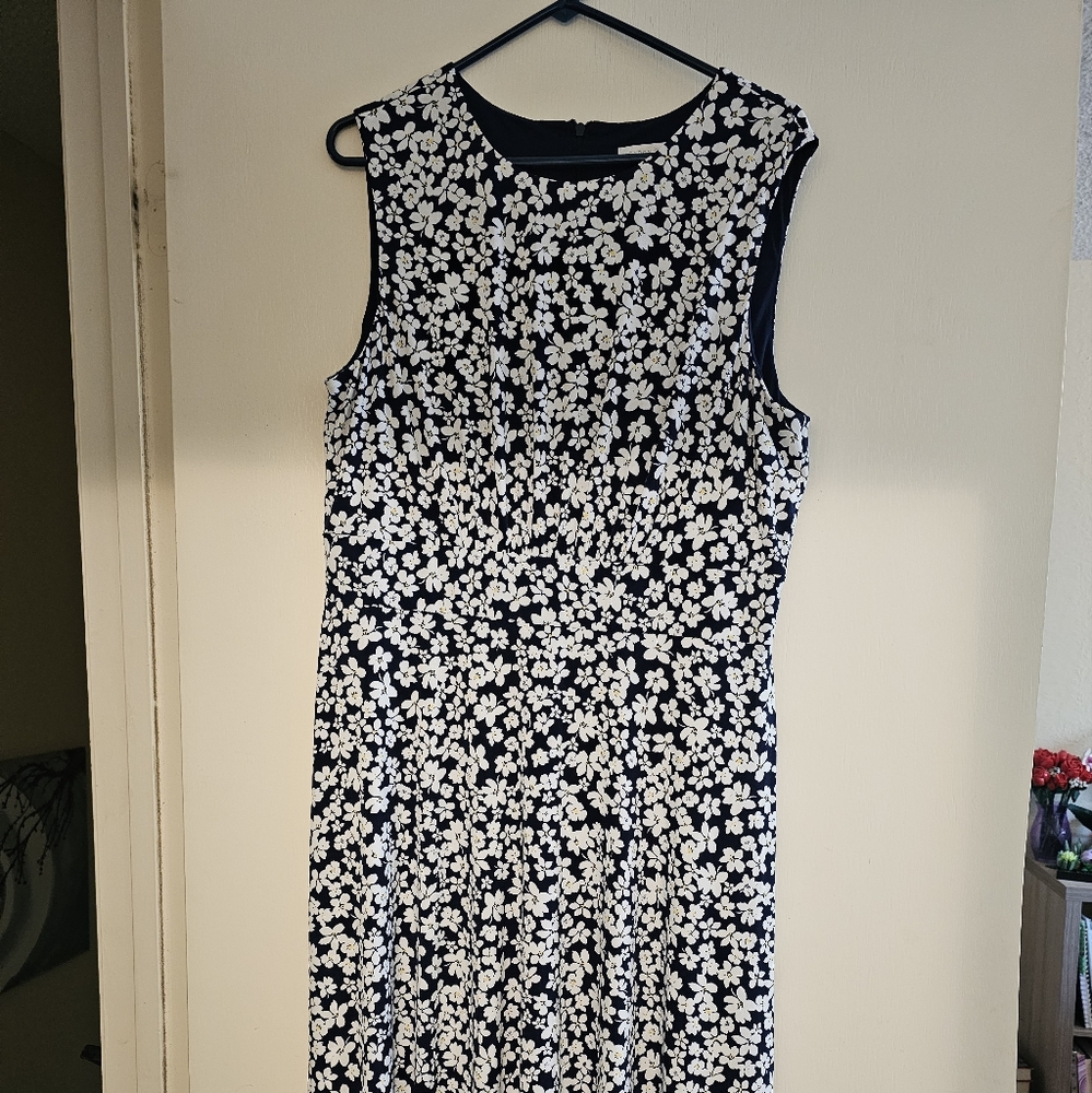 Floral Sleeveless Dress - Blue and White Flowers